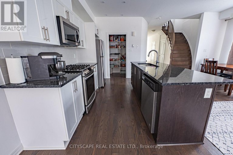 28681279/174-joshua-street/mer-bleuebradley-estatesanderson-park/ottawa/ontario/K1W0A3_14