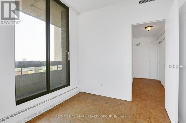 28666864/9a-400-laurier-avenue-e/sandy-hill/ottawa/ontario/K1N8Y2_26