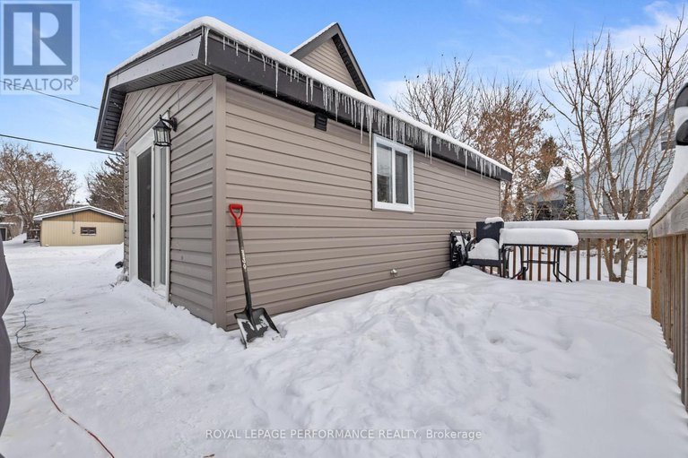 29182653/6-spring-street/maxville/north-glengarry/ontario/K0C1T0_21