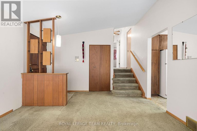 28874346/660-sandra-avenue/elmvale-acres/ottawa/ontario/K1G2Z8_5