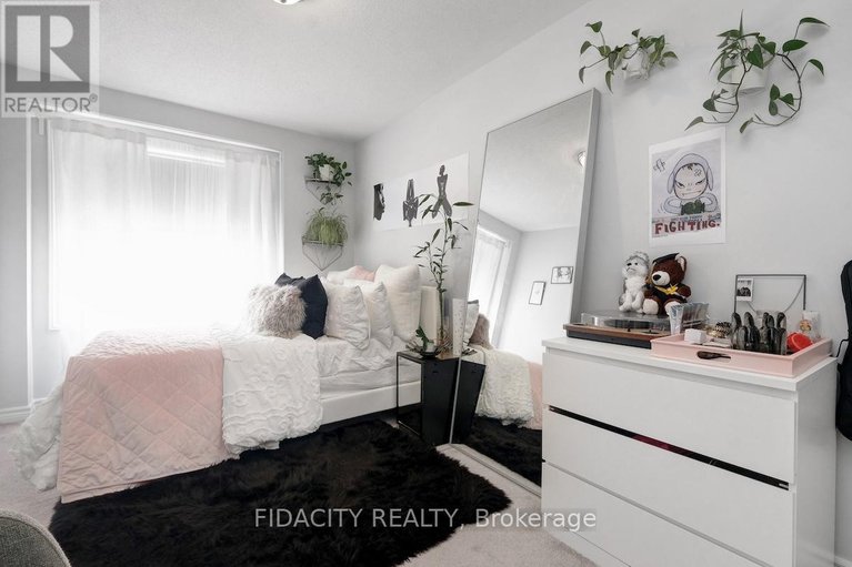 28749248/111-gelderland-private/emerald-meadowstrailwest/ottawa/ontario/K2V0H8_18
