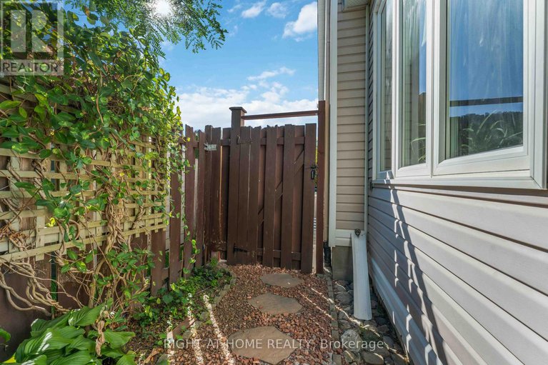 29202080/160-grassy-plains-drive/emerald-meadowstrailwest/ottawa/ontario/K2M2S1_25