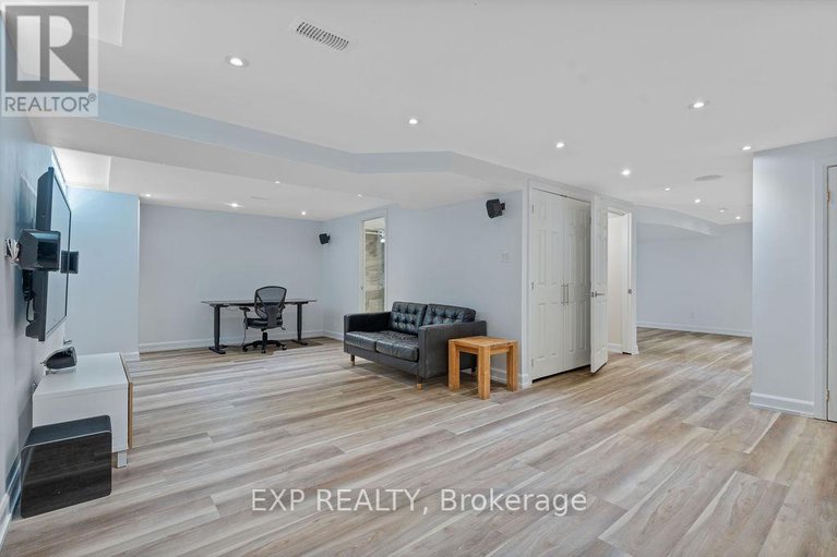 29077566/19-sunnycrest-drive/city-viewskylinefisher-heightsparkwood-hills/ottawa/ontario/K2E5Y3_26