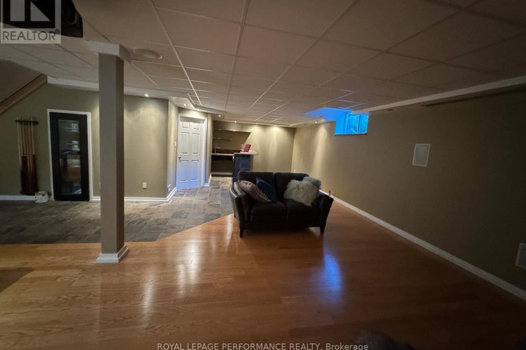 28579917/164-copperwood-street/convent-glen-north/ottawa/ontario/K1C7S3_31