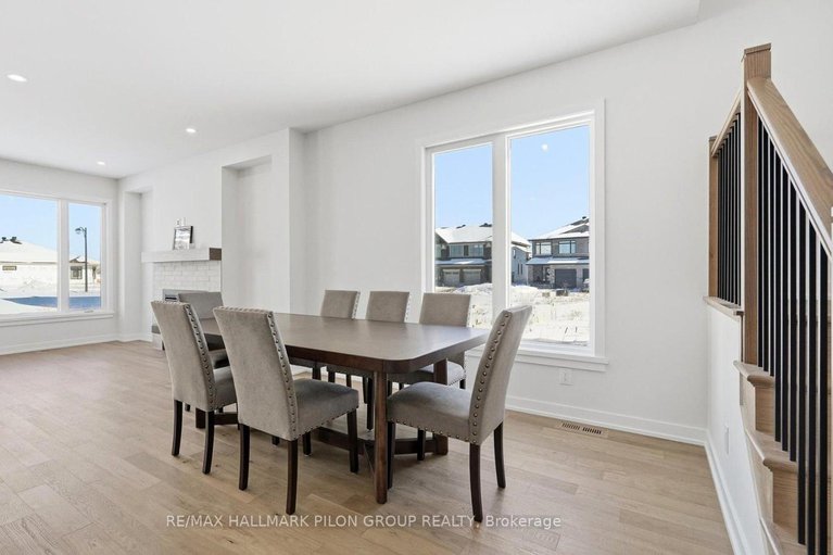 29329750/272-cornice-street/mer-bleuebradley-estatesanderson-park/ottawa/ontario/K1W0W4_7