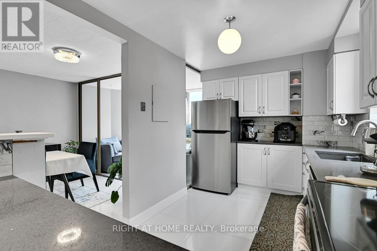 29140555/1703-2759-carousel-crescent/emerald-woodssawmill-creek/ottawa/ontario/K1T2N5_12