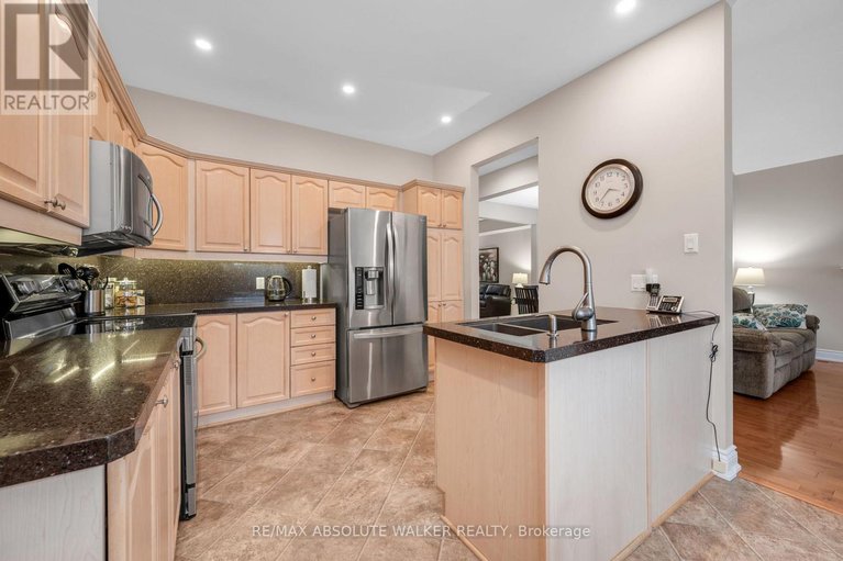 29163669/1662-frenette-street/fallingbrookgardenway-south/ottawa/ontario/K4A4L4_17