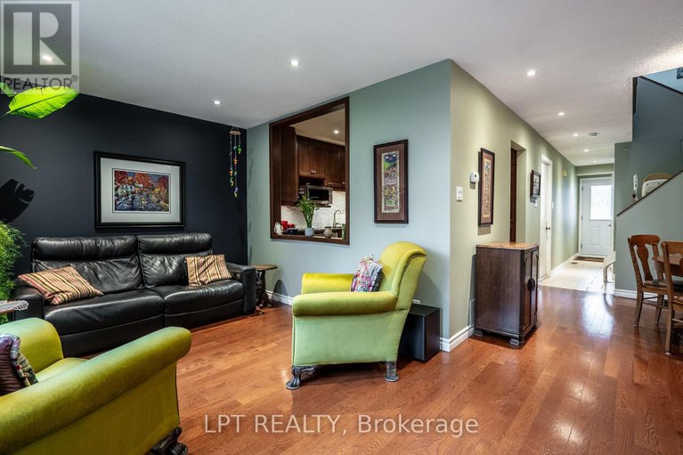 28831575/491-valade-crescent/fallingbrookpineridge/ottawa/ontario/K4A2W6_15