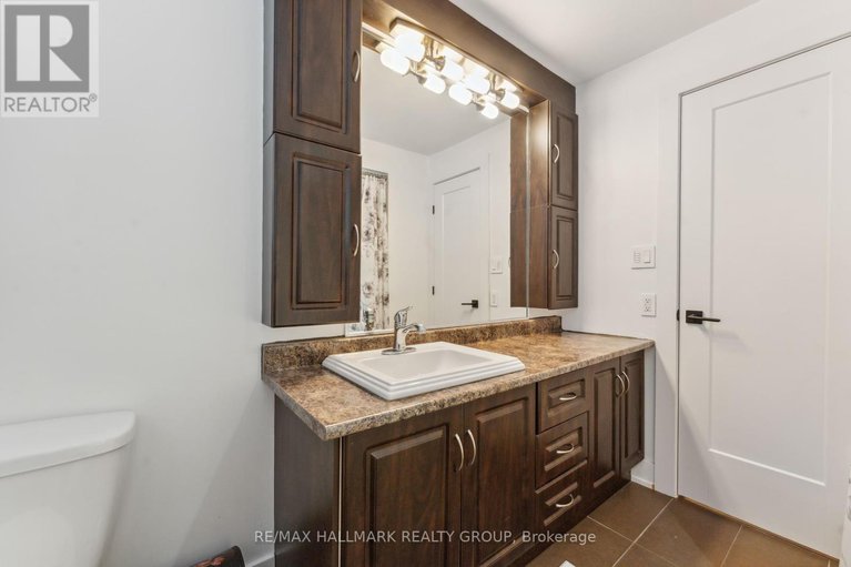 28698299/2425-ogilvie-road/beacon-hill-north/ottawa/ontario/K1J7N3_25