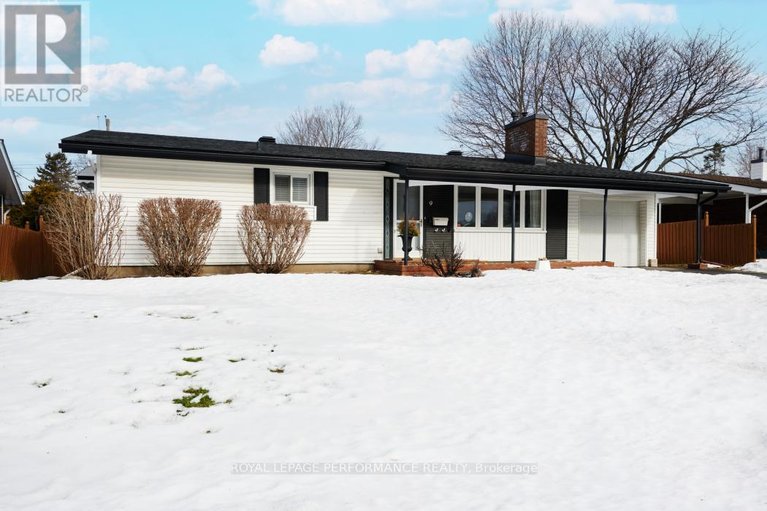 29450823/9-kilmory-crescent/borden-farmstewart-farmcarleton-heightsparkwood-hills/ottawa/ontario/K2E6M9_2