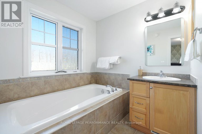 28739050/4271-kelly-farm-drive/blossom-parkkemp-parkfindlay-creek/ottawa/ontario/K1T0A6_20