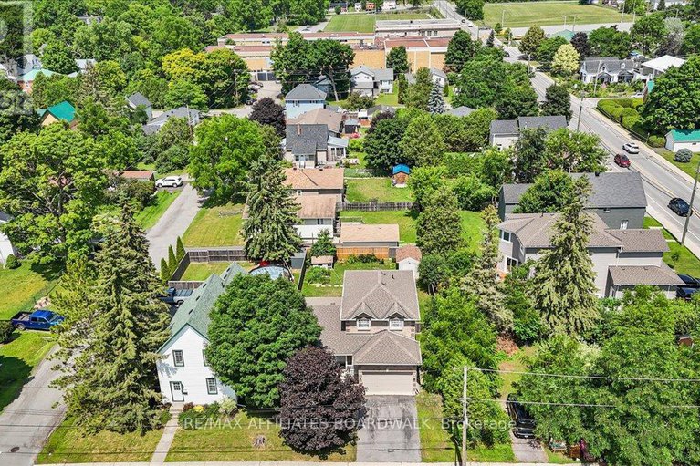 28591922/130-edward-street/almonte/mississippi-mills/ontario/K0A1A0_44