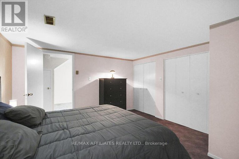 28858378/52-laurie-court/glencairnhazeldean/ottawa/ontario/K2L1S4_26
