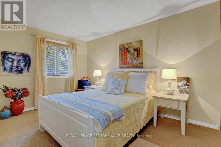 29090639/32-parklands-avenue/village-of-russell/russell/ontario/K4R1A2_32