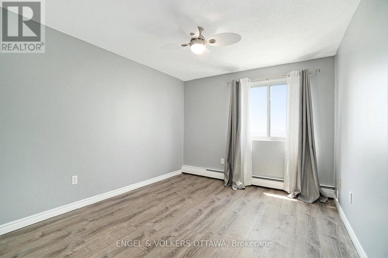 28428926/817-20-chesterton-drive/borden-farmstewart-farmcarleton-heightsparkwood-hills/ottawa/ontario/K2E6Z7_26