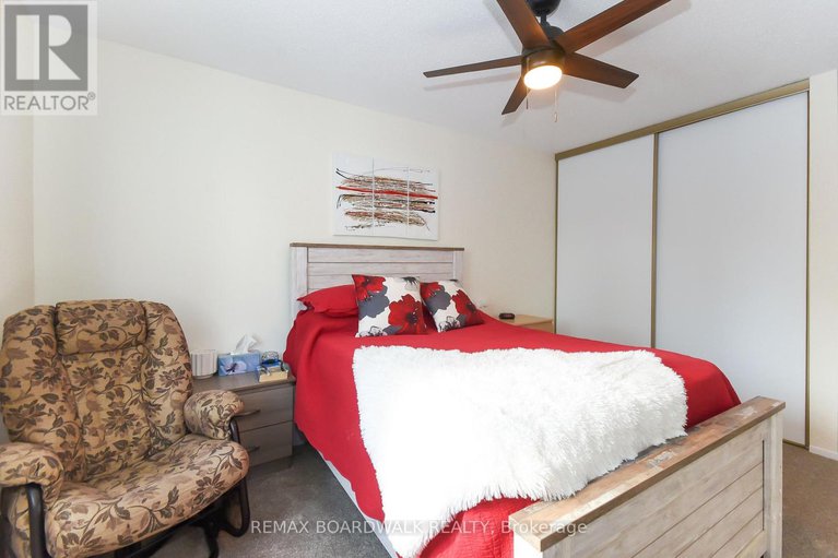 29379772/67-406-valade-crescent/fallingbrookpineridge/ottawa/ontario/K4A2W2_18