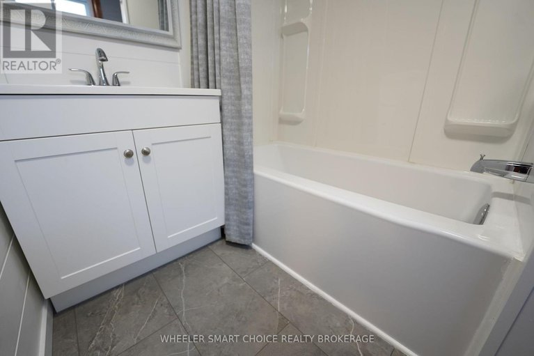 29225740/14-saunders-avenue-n/long-sault/south-stormont/ontario/K0C1P0_23