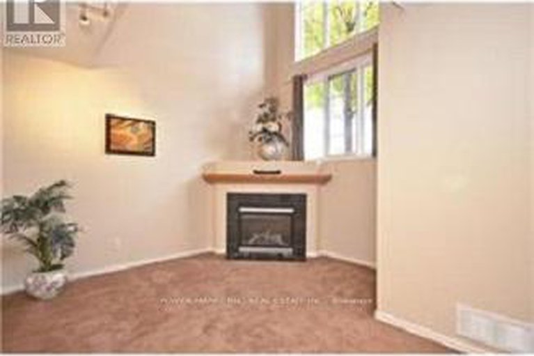 28381301/10-1701-blohm-drive/hunt-club-park/ottawa/ontario/K1G6N6_35