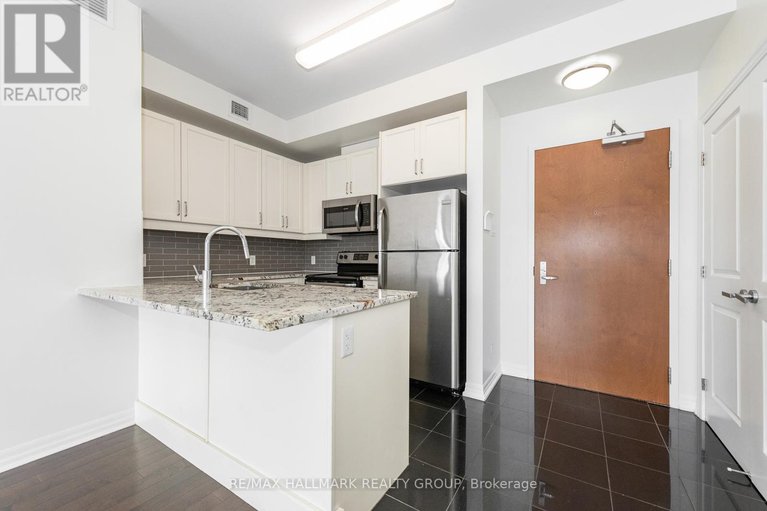 28537362/ph1-2702-242-rideau-street/sandy-hill/ottawa/ontario/K1N0B7_7