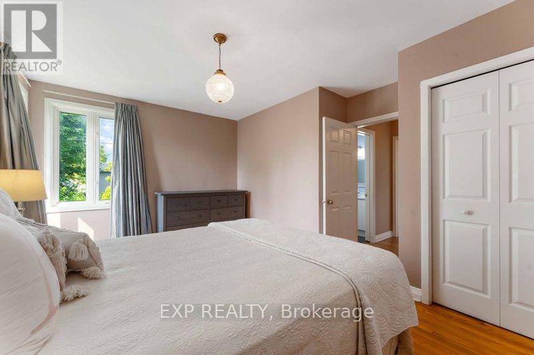 28608756/6-lyall-street/city-viewskylinefisher-heightsparkwood-hills/ottawa/ontario/K2E5G6_11