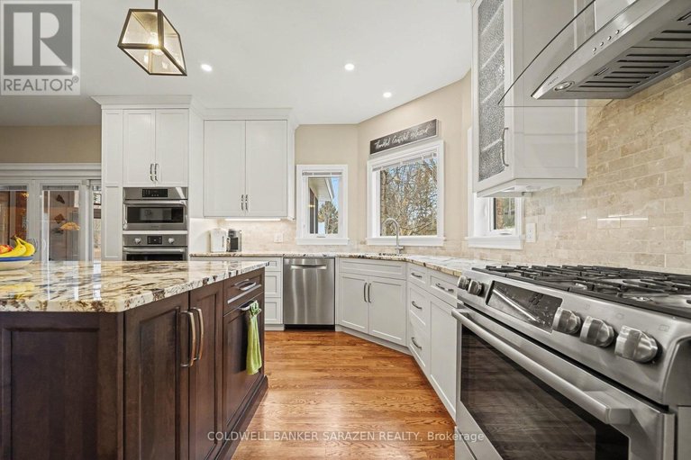 29557557/1334-scharfgate-drive/manotick-village-manotick-estates/ottawa/ontario/K4M1C3_4