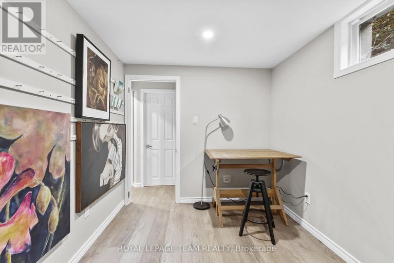 28964943/937-kingsmere-avenue/mckellar-heightsglabar-park/ottawa/ontario/K2A3K2_23