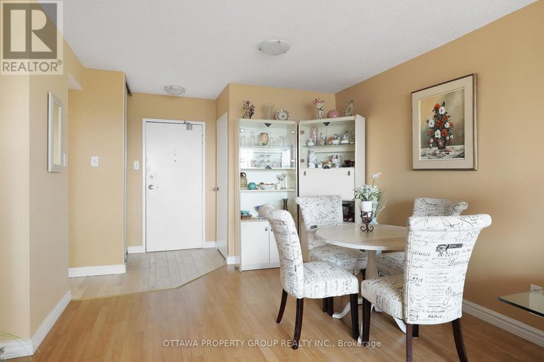 28628193/913-555-brittany-drive/viscount-alexander-park/ottawa/ontario/K1K4C5_13
