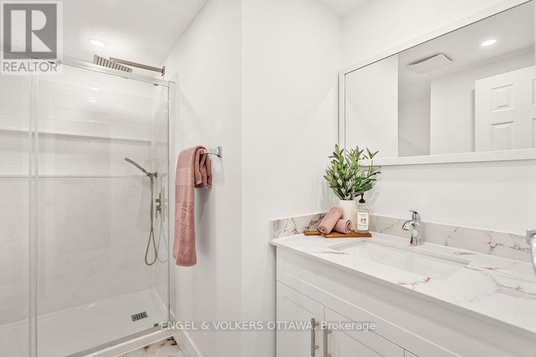 28918129/12-bayside-private/mooneys-bayriverside-park/ottawa/ontario/K1V9R3_26