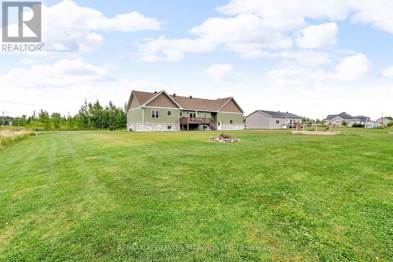 28797293/6840-lalonde-boulevard/south-glengarry-charlottenburgh-twp/south-glengarry/ontario/K0C2E0_36