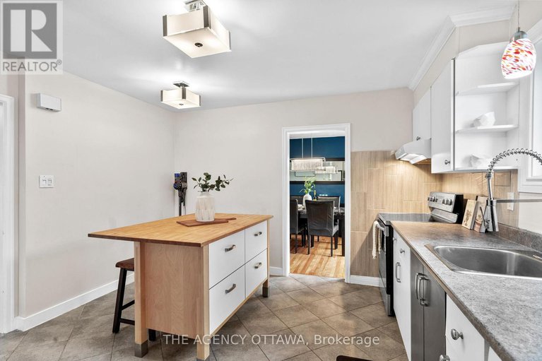 28490663/659-alesther-street/overbrookcastle-heights/ottawa/ontario/K1K1H8_12