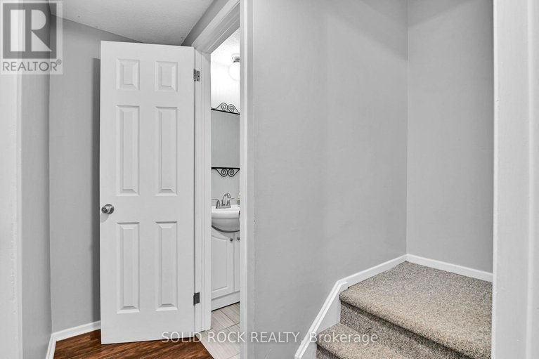 29674450/137-3915b-old-richmond-road/arbeatha-park/ottawa/ontario/K2H8T9_25