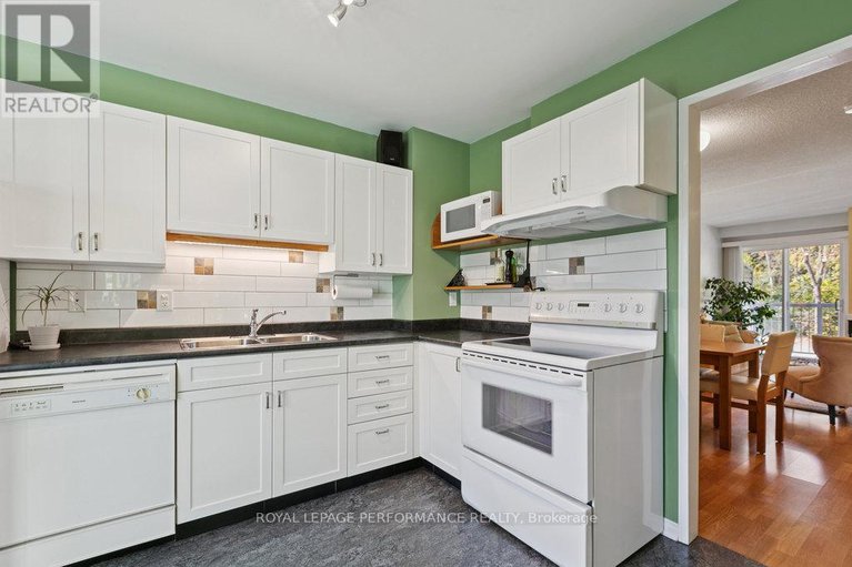 28983916/560-thomson-street/viscount-alexander-park/ottawa/ontario/K1K2J8_14