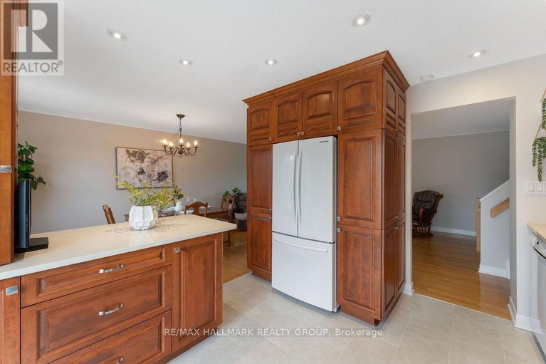 28907576/1570-marcoux-drive/bilberry-creekqueenswood-heights/ottawa/ontario/K1E2J9_17