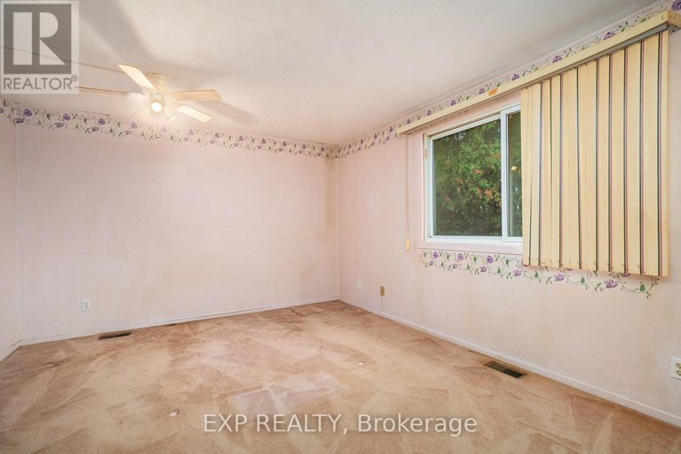 28974876/c-1699c-lamoureux-drive/queenswood-heights-south/ottawa/ontario/K1E2N3_13