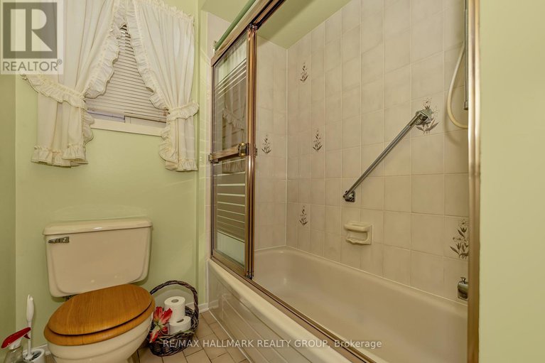 29212913/1835-windflower-way/chapel-hill/ottawa/ontario/K1C5Z8_26