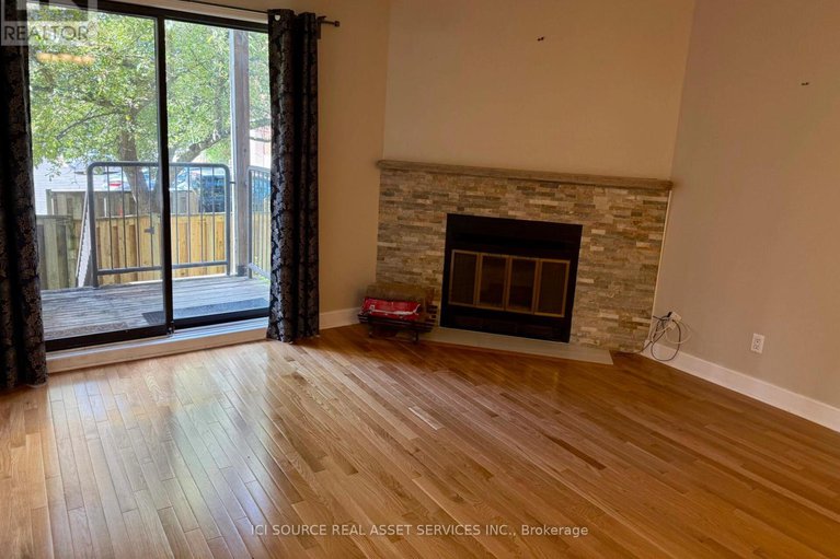 28977582/8-blue-moon-private/manor-park/ottawa/ontario/K1K4K6_5