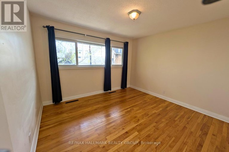 28431922/208-210-renouf-avenue/overbrook/ottawa/ontario/K1K3T1_13