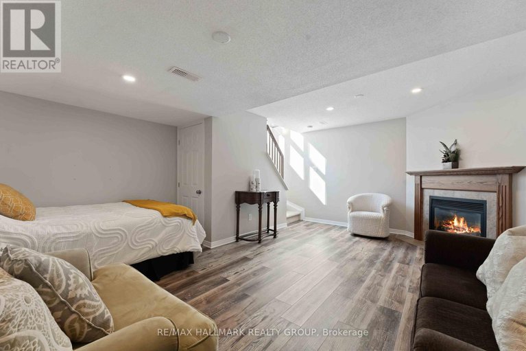 28985545/104-esterbrook-drive/mer-bleuebradley-estatesanderson-park/ottawa/ontario/K1W0A9_37