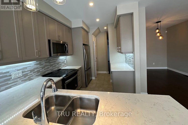 29338433/130-eric-maloney-way/blossom-parkkemp-parkfindlay-creek/ottawa/ontario/K1T0R1_16