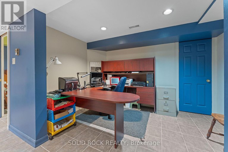 28931406/5569-whitewood-avenue/manotick-village-manotick-estates/ottawa/ontario/K4M1E1_38