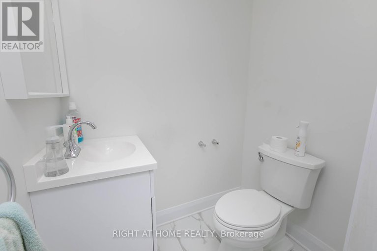 28363537/1558-62-baseline-road/meadowlandsst-claire-gardens/ottawa/ontario/K2C0B3_12