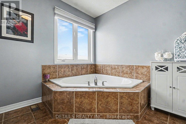 29360558/212-sandra-crescent/town-of-rockland/clarence-rockland/ontario/K4K1R9_16