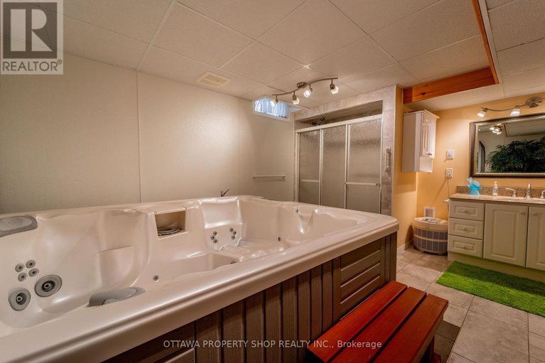 28429385/566-falwyn-crescent-w/fallingbrookridgemount/ottawa/ontario/K4A2A4_39