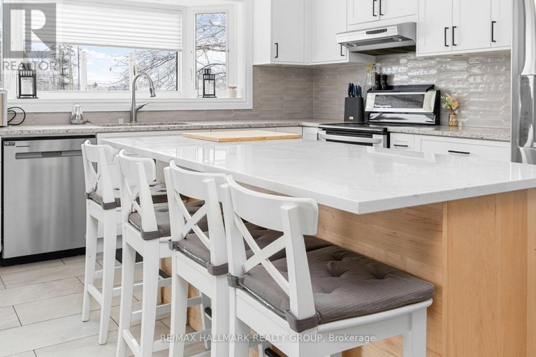 29631798/1421-talcy-crescent/fallingbrookridgemount/ottawa/ontario/K4A3C6_17