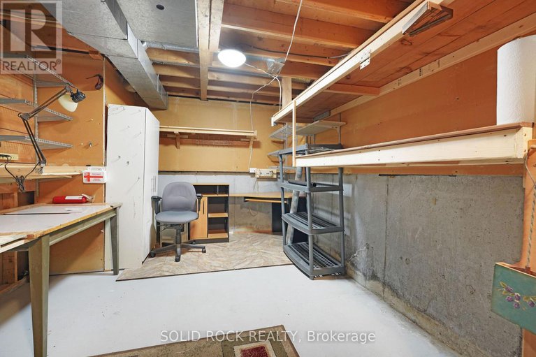 29105318/386-vince-drive/bilberry-creekqueenswood-heights/ottawa/ontario/K1E2E3_33