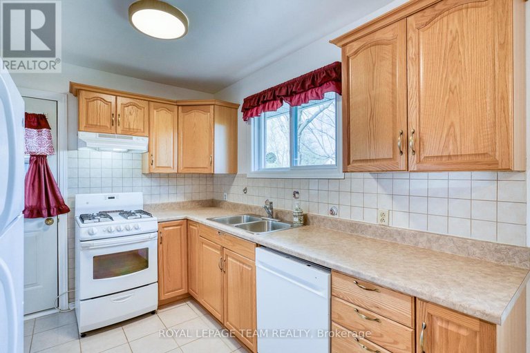 28272638/268-ottawa-street/almonte/mississippi-mills/ontario/K0A1A0_7