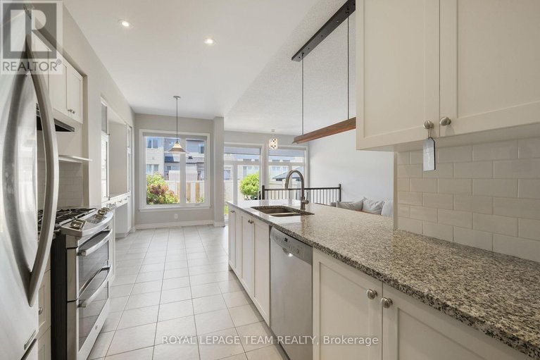 28884791/273-shinleaf-crescent/mer-bleuebradley-estatesanderson-park/ottawa/ontario/K1W0J2_7