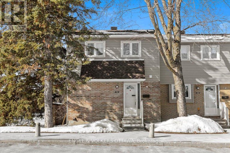 29422354/a-1753-lamoureux-drive/queenswood-heights-south/ottawa/ontario/K1E2N3_1