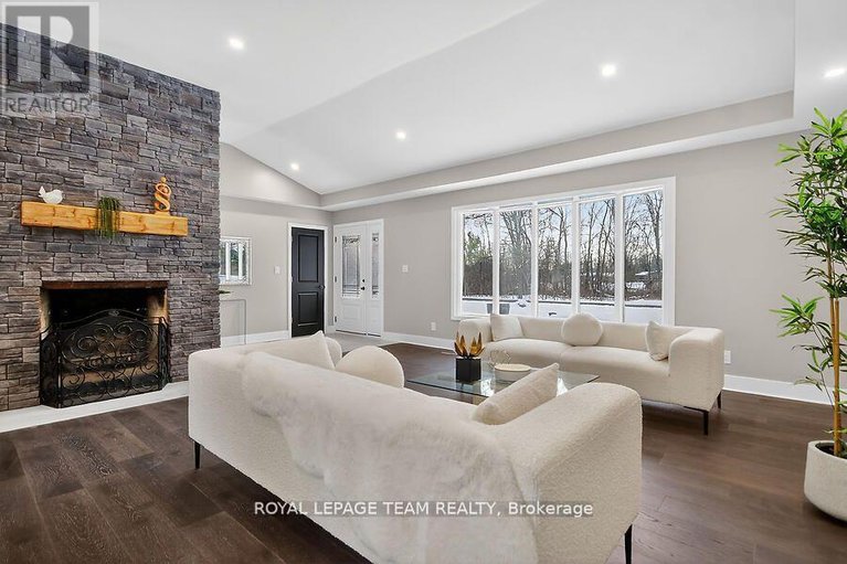 29467727/6636-marina-drive/manotick-south-to-roger-stevens/ottawa/ontario/K4M1B3_5