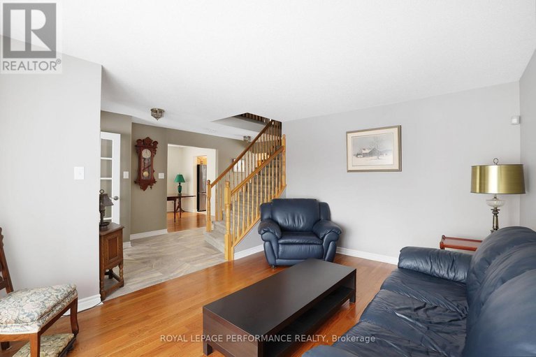 29355185/10-ellisson-way/hunt-club-park/ottawa/ontario/K1G4N8_18
